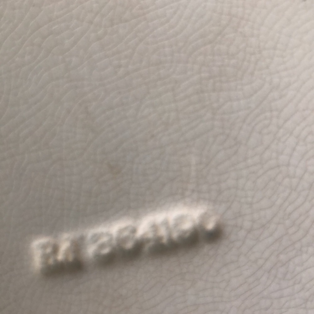 Vintage Leicester platter from prior to 1960. One chip as shown in pictures. - Picture 8 of 9